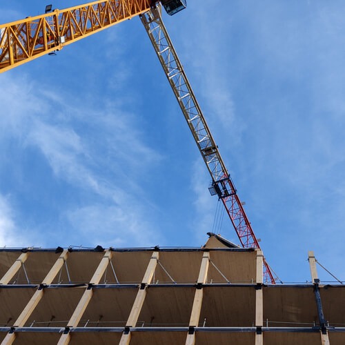 Levage des planchers HOBOA préfabriqués sur le chantier de Canopia Business